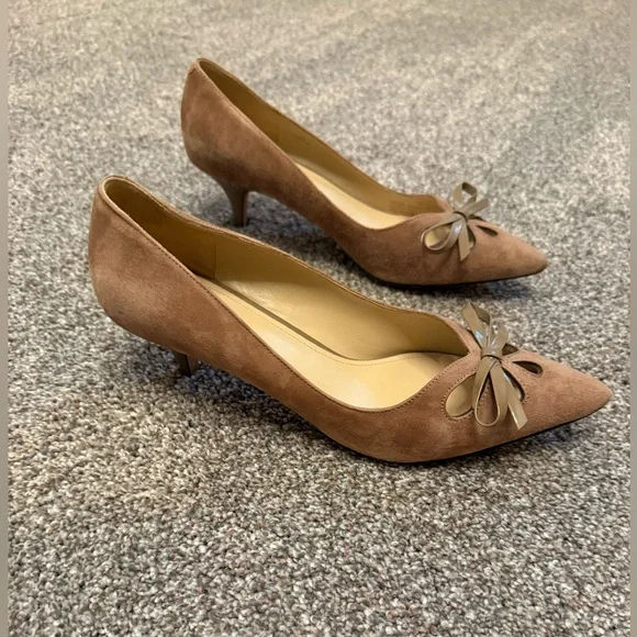 Joan & David Tan Suede Pointed-Toe Pumps with Bow Accent Kitten Heel 8 - Picture 3 of 8